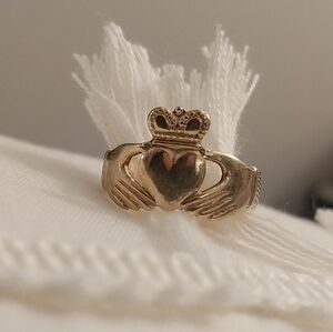 9k Antique Auth. Irish Gold Claddagh Ring
